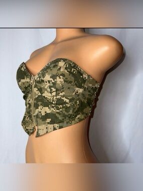 PrettyLittleThing Green Camo Bustier Crop Top